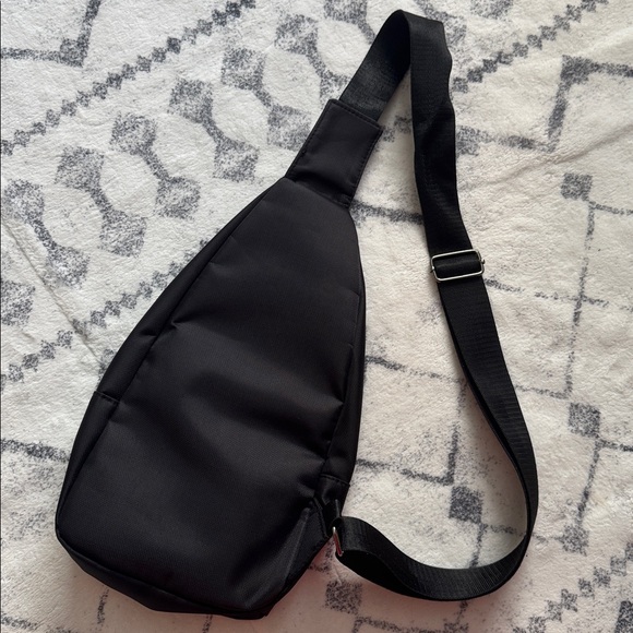 Stylish Black Women's Crossbody Bag - Picture 3 of 3